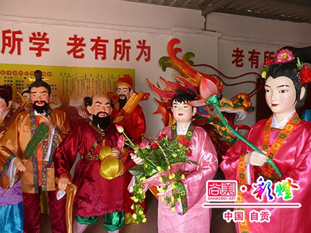 2013年福建某廟宇彩燈制作現場